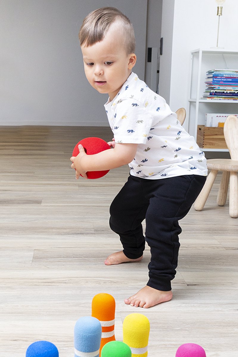 Tactic Foam Bowling Set - in en outdoor game