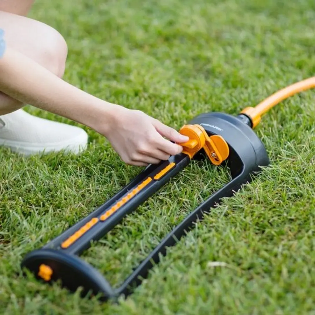 Fiskars Waterbesparende Zwenksproeier M - Kunststof