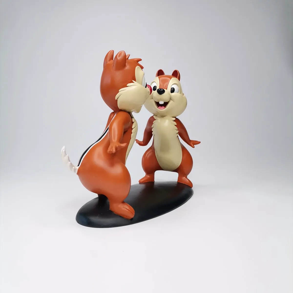 Disney Chip & Dale Chatting Figurine - Staand 18cm - Full Color