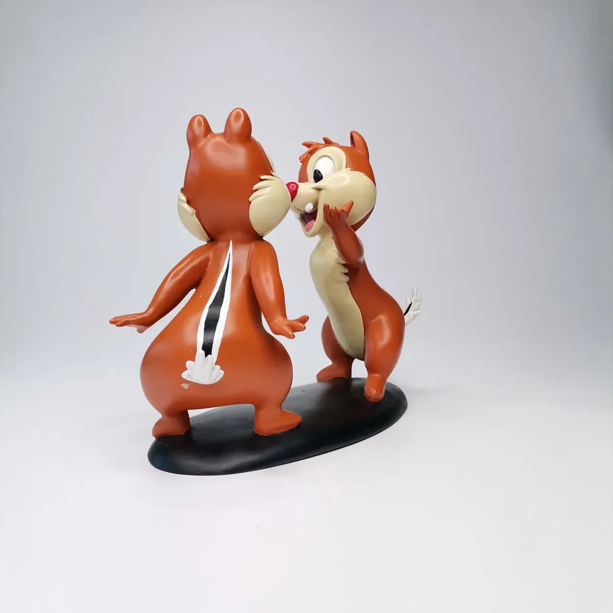 Disney Chip & Dale Chatting Figurine - Staand 18cm - Full Color