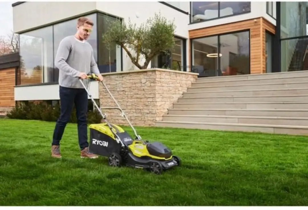 Ryobi ONE+ RY18LMX37A-150 Grasmaaier 37cm - 1x 5,0 Ah - afbeelding 3 van 4