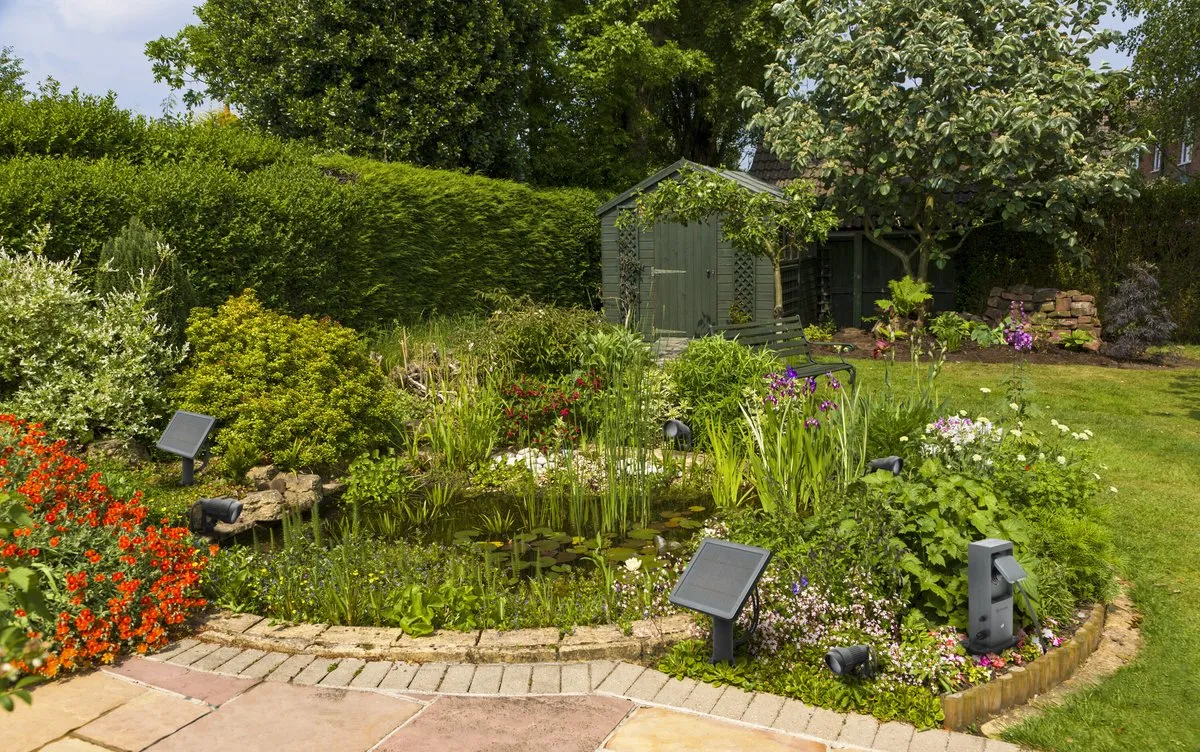 LEDVANCE ENDURA HYBRID SPOT SPIKE buitenlant., hybrideverl., 1W, 60lm, warm witte lichtkleur, 3.000K kleurtemperatuur, zwart, aluminium, beschermingsklasse IP44 en IP67, zonne-energie en netvoeding