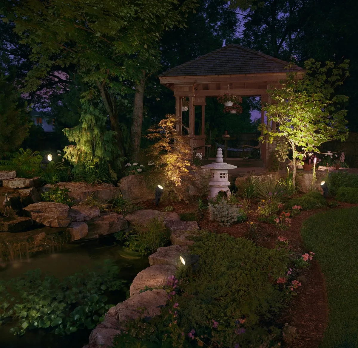 LEDVANCE ENDURA HYBRID SPOT SPIKE buitenlant., hybrideverl., 1W, 60lm, warm witte lichtkleur, 3.000K kleurtemperatuur, zwart, aluminium, beschermingsklasse IP44 en IP67, zonne-energie en netvoeding