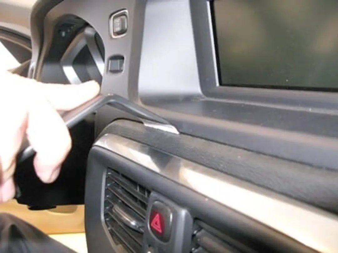 Brodit ProClip Volvo V40 Center Mount 854861