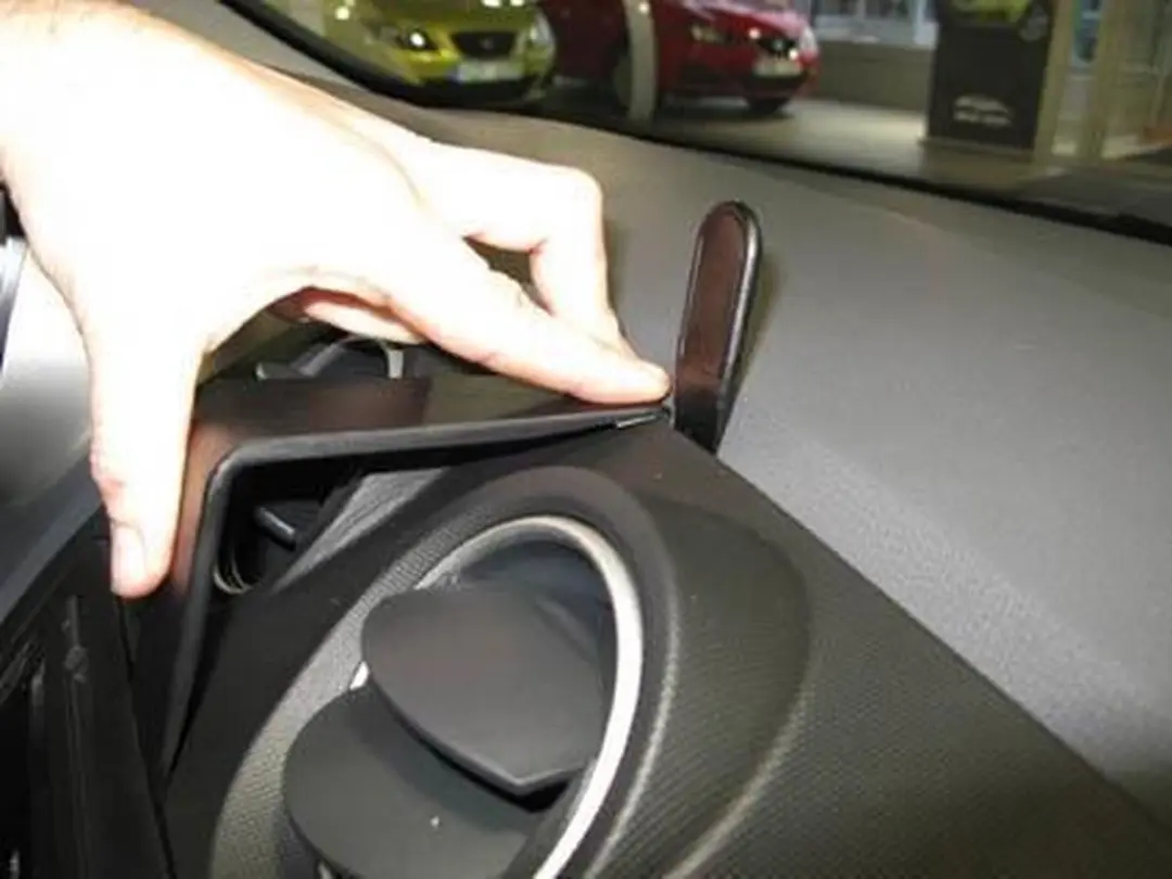 Brodit ProClip 854271 Seat Ibiza 2009-2017 Center Mount - Zwart