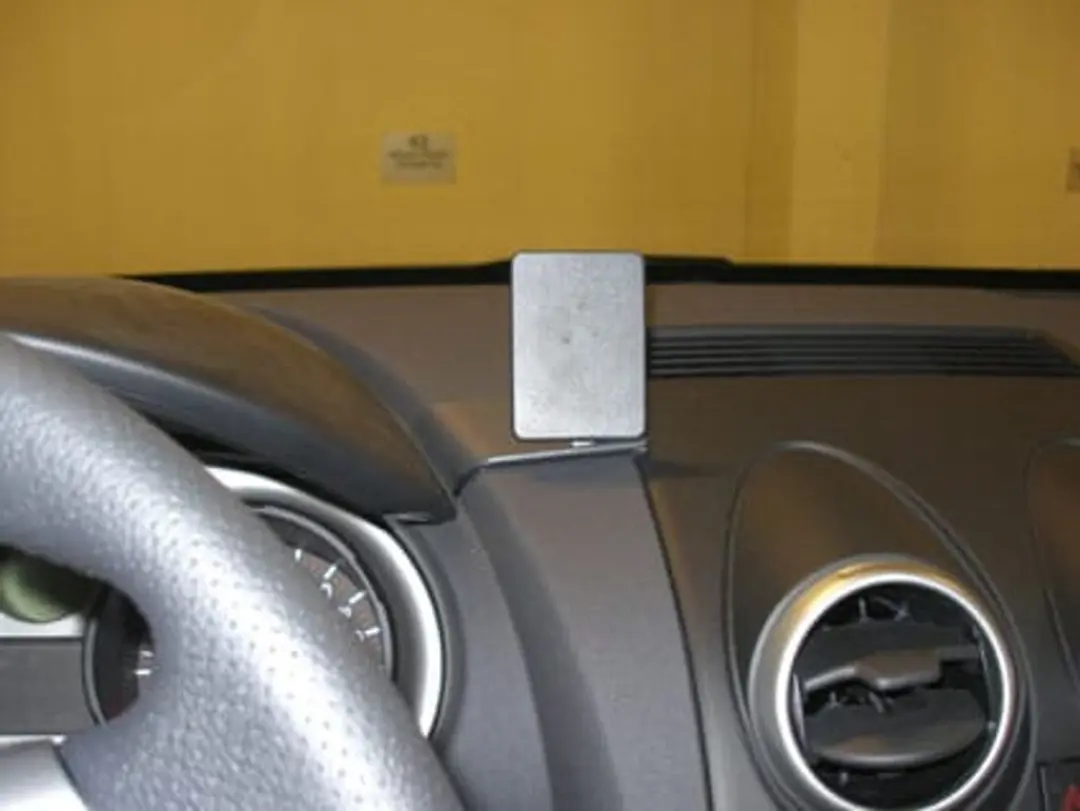 Brodit center mount v. Nissan Qashqai 07-