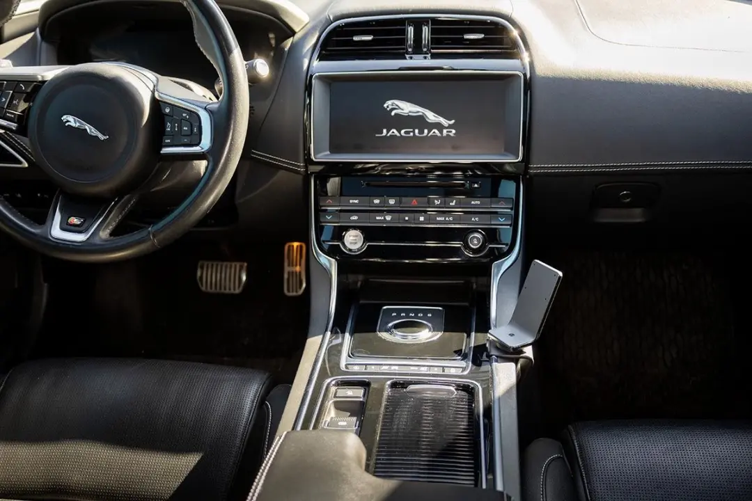 Brodit Proclip Jaguar XE 19-20 Console Mount