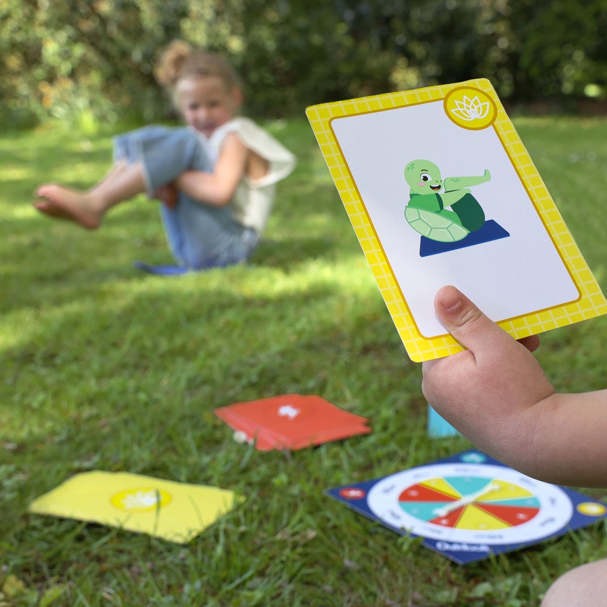 SES - Animal yoga - Yoga voor kinderen - inclusief yoga matjes, spinner bord en  27 kinderyoga kaarten