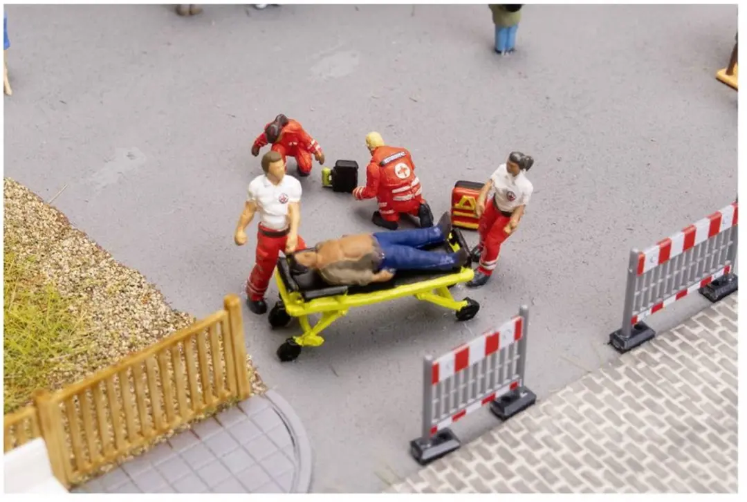 Faller H0 Bailout Paramedici Figuren - Staand/Liggend