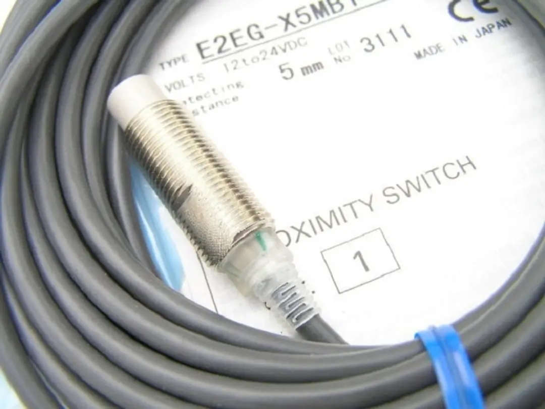 Omron E2EG-X5MB1 Inductieve Sensor M18