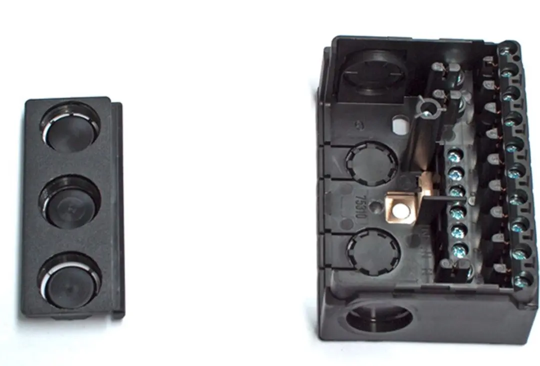 Daikin Stecksockel voor ROTEX A1 Oliecondensatie Wit