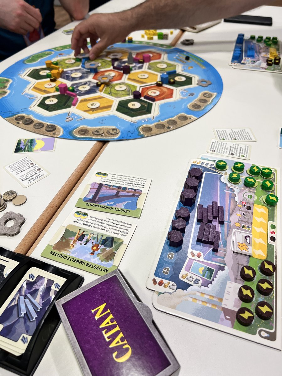 999 Games - CATAN - Nieuwe Energie - Bordspel - Gezelschapsspel - Inclusief houten speelstukken - Familiespel - Duurzaam spel