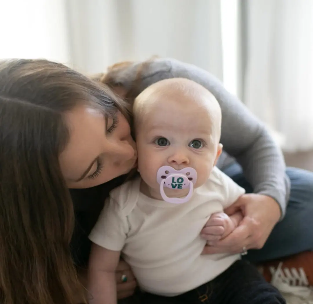 Dr. Brown's Advantage Glow-in-the-Dark Fopspenen 0-6 Maanden - 4 Stuks - Lavender Love & Coral Ocean - afbeelding 4 van 6