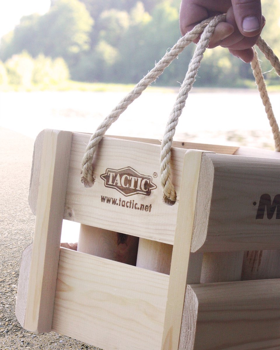 Tactic Mölkky Tournament Set – Vang- en Werpspel - Origineel Fins Houten Werpspel In Luxe Houten Draagkist – Duurzaam Berkenhout – Met Gratis Score-App - Inclusief Mölkkaari Werpboog