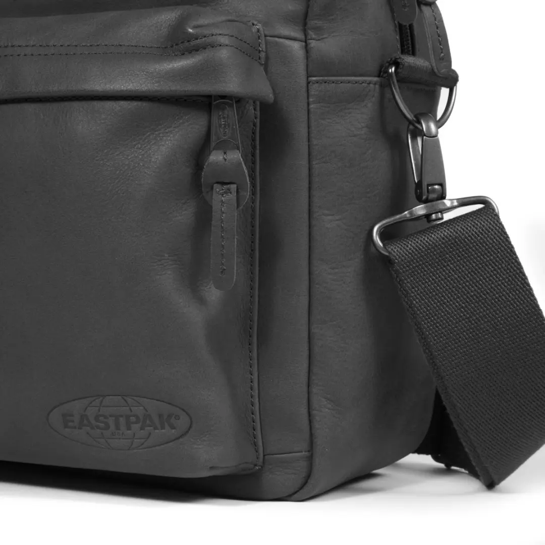 Eastpak Tomec EK023640 Laptoptas - 15.6 inch - Zwart
