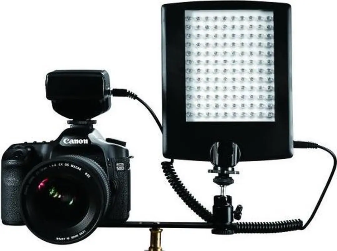 Falcon Eyes DV-120FV LED Lamp met Flitser