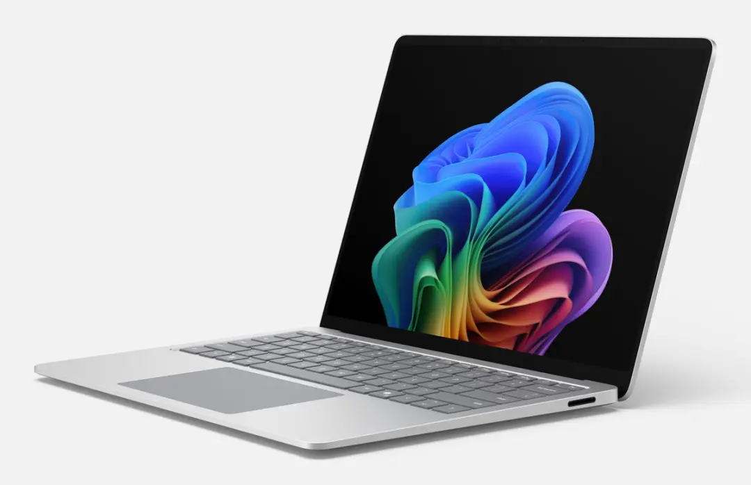 Microsoft Surface Laptop 8 Copilot+ PC - 13.8" Touchscreen 16GB 256GB SSD - Platina