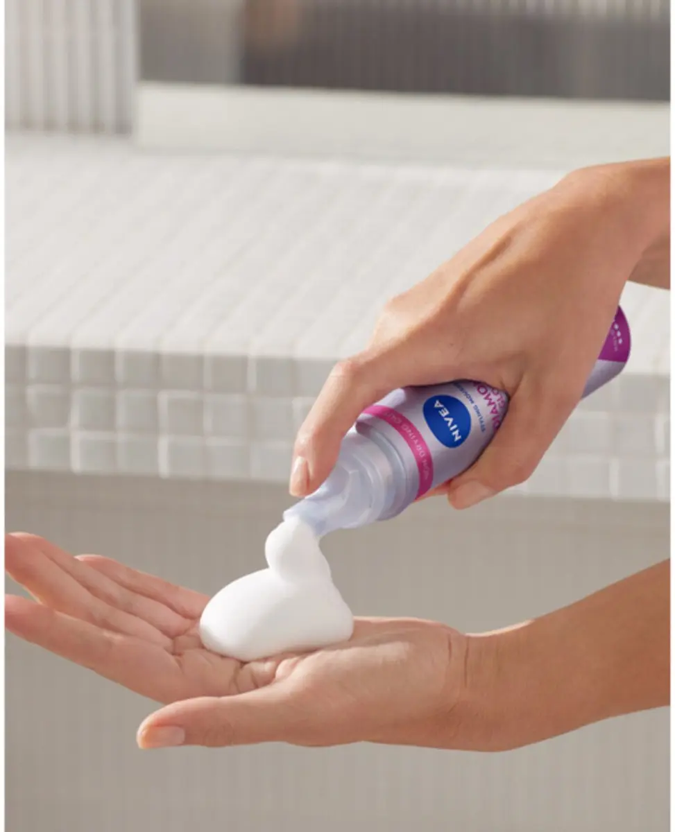 NIVEA Styling Mousse Hold 4 Diamond Gloss Care 150ml