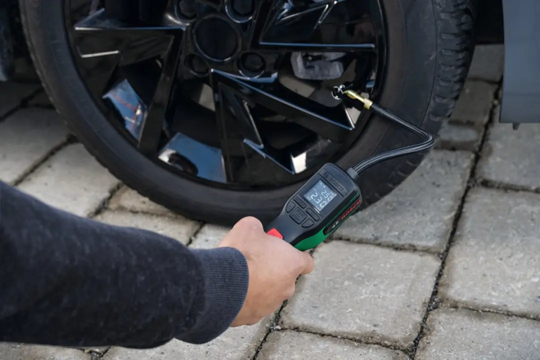 Bosch PNEO EasyPump Draadloze Luchtpomp 10,3 bar - 3000mAh - Groen