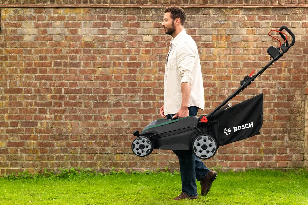 Bosch Rotak 18V2-43 - Grasmaaier - Inclusief 2 x 18V 4.0 Ah accu en AL 2x18V-88 lader en mulchplug
