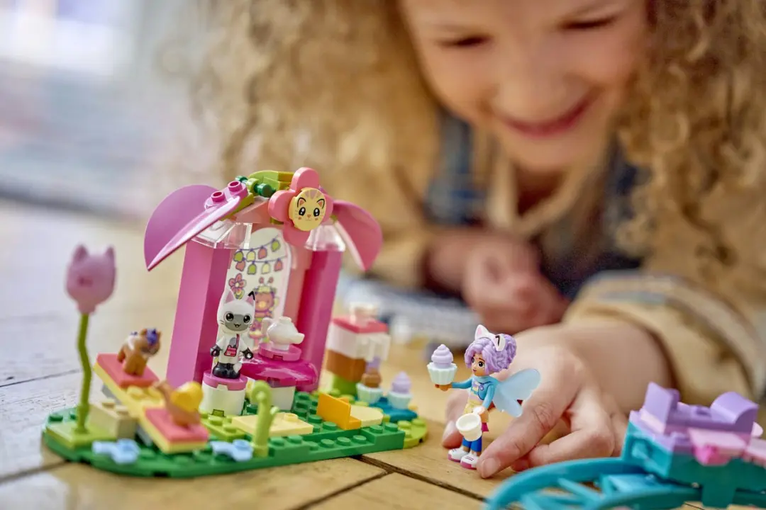 LEGO Gabby's Dollhouse Feeënachtbaan & Theekransje 11214 - 137 Stukken