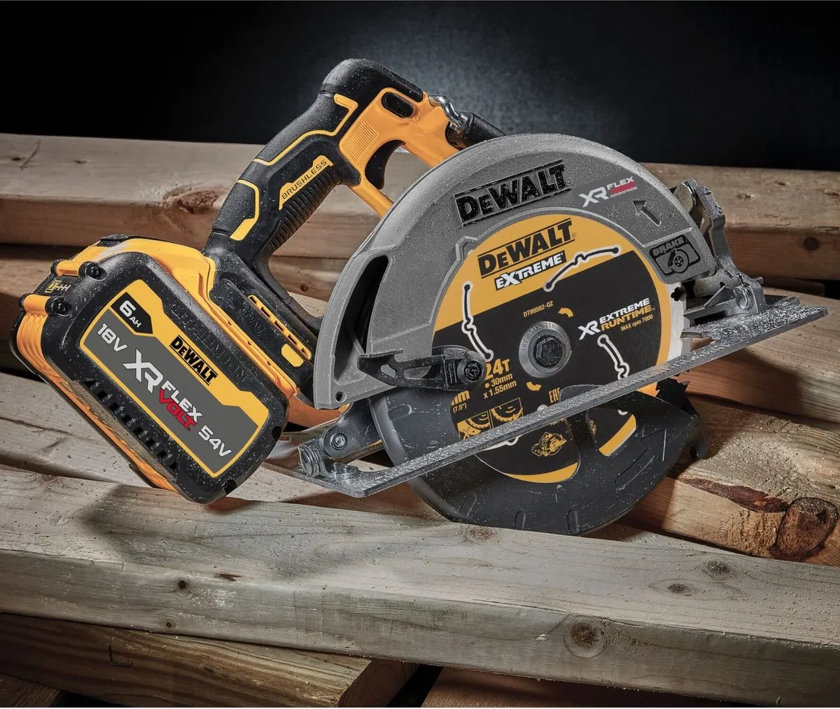 DeWalt DCS 573 N Accu-cirkelzaag 18 V 190 x 30 mm borstelloos + 1x accu 4.0 Ah - zonder lader