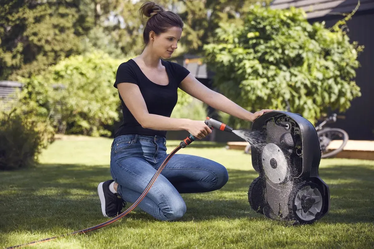 Husqvarna Automower 305 Model 2022 Robotmaaier - met Connect@Home