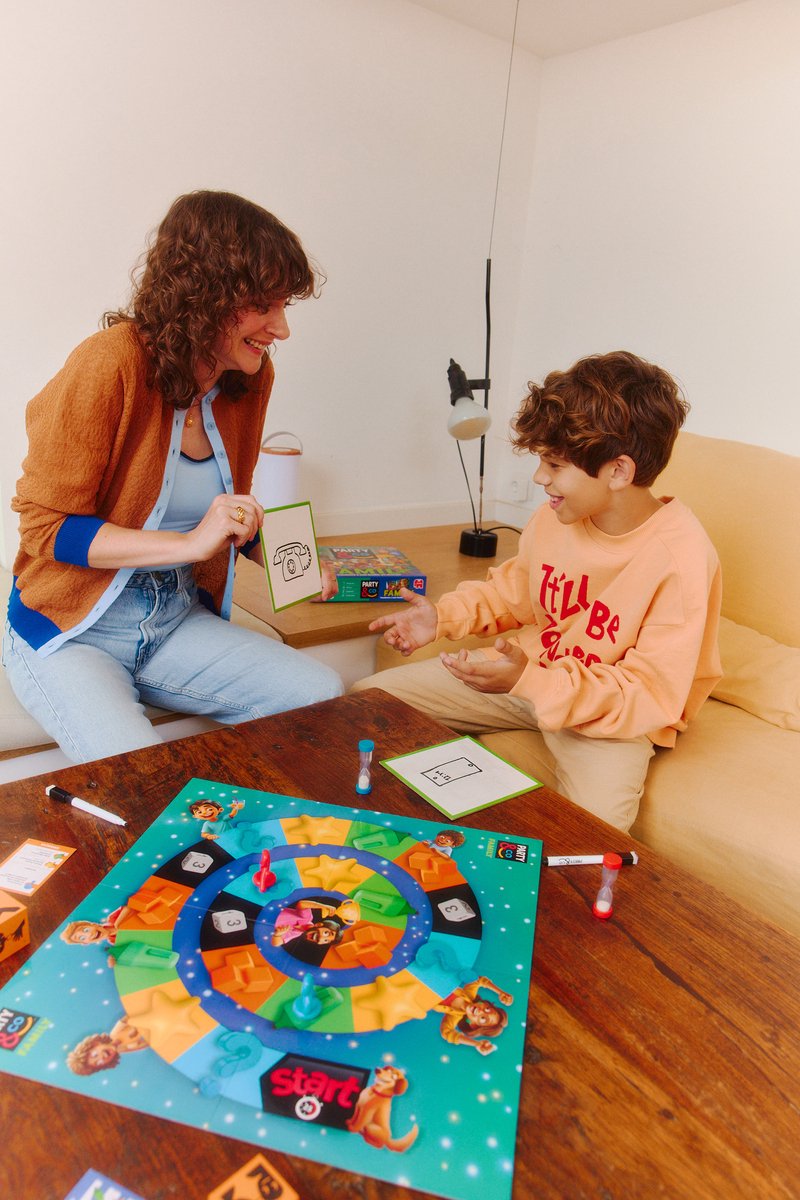 Party & Co. - Family - Bordspel voor families - Vanaf 8 jaar - Partyspel - Actiespel