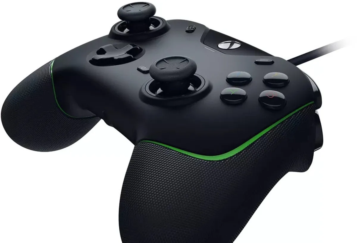 Razer Wolverine V2 Gaming Controller - Black (Xbox Series X/Xbox One/PC)