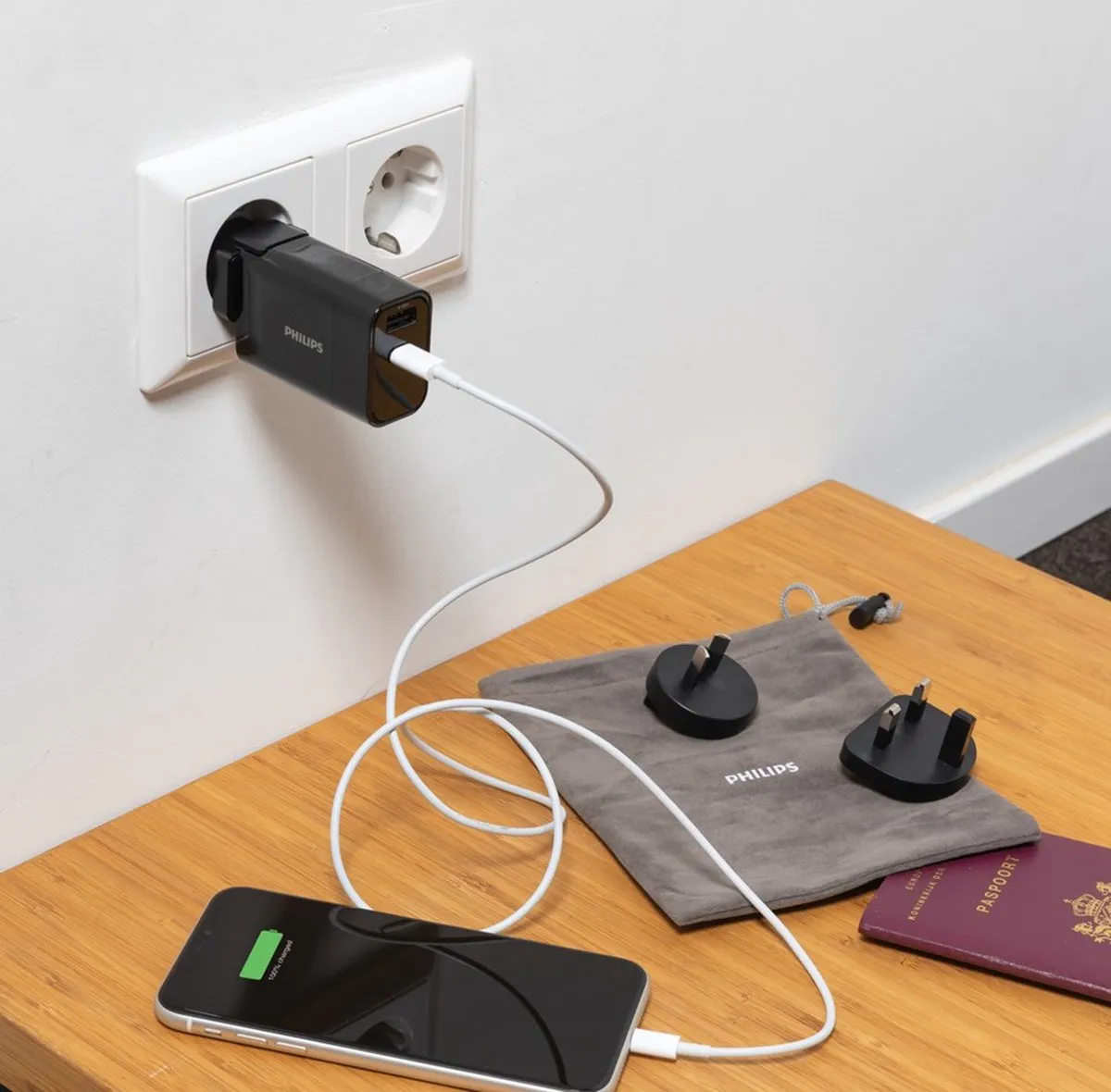 Philips Reisstekker DLP2621T/0 - 4 Stekkers UK/EU/AU/USA - USB-A & USB-C - 30W - Zwart