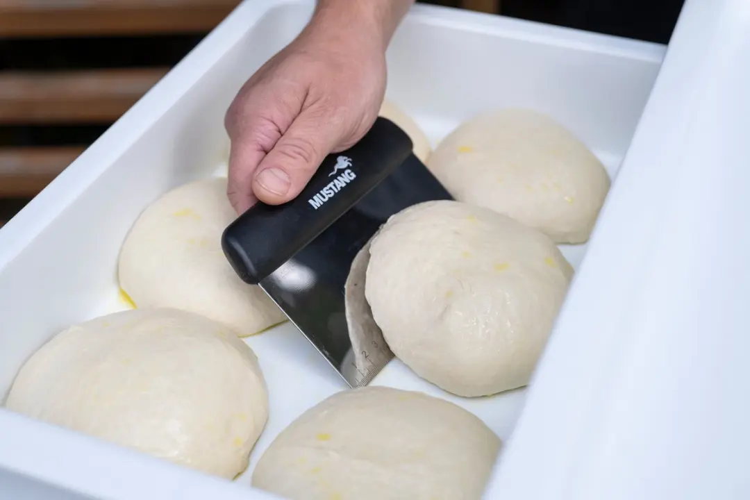 Mustang Pizzadeeg Spatel - Zilver/Zwart - afbeelding 3 van 4