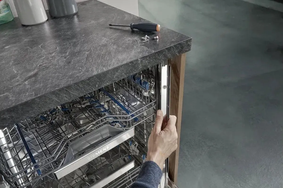 Bosch Afdekkings- en Bevestigingsset Vaatwasser 17007746 - Roestvrijstaal