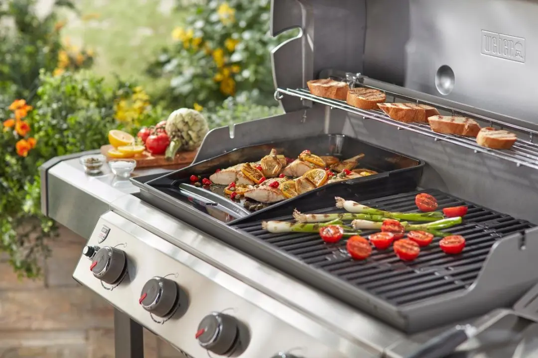 Weber Plancha Genesis II 7665 - 4/6 Branders - Zwart