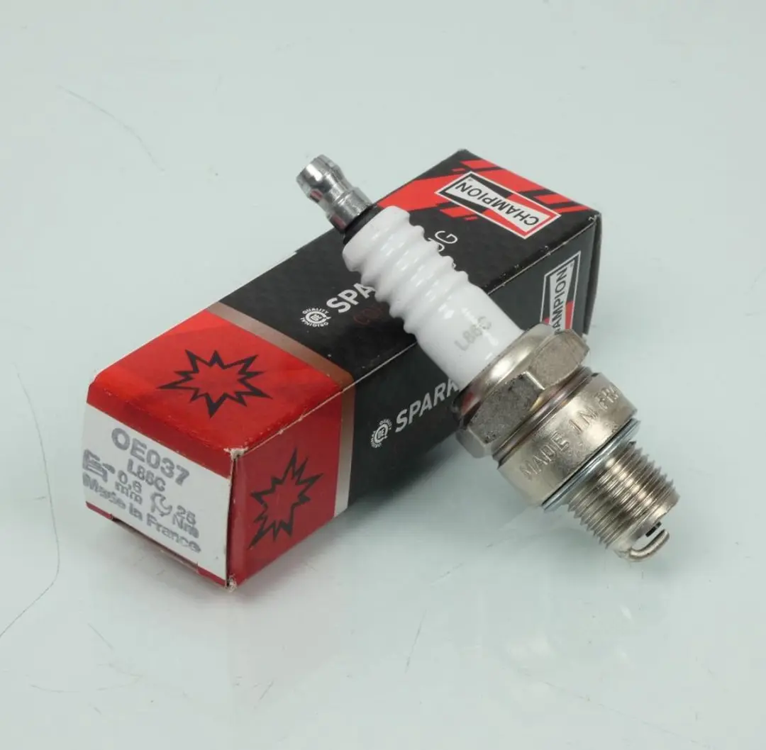 Champion Bougie voor Piaggio 50 Boss 1988-1989