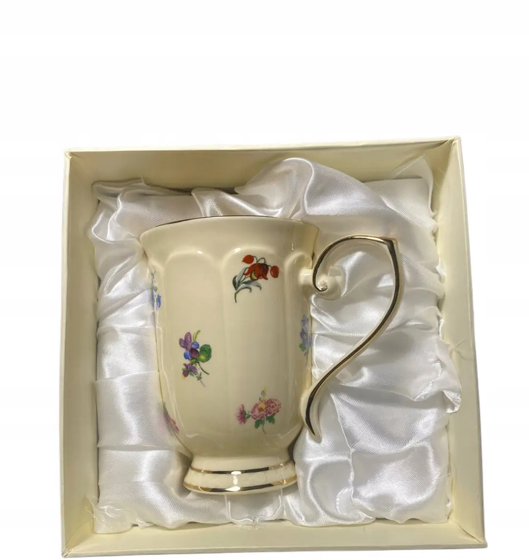 Duo Exclusive England Mok - Ecru met gouden accenten