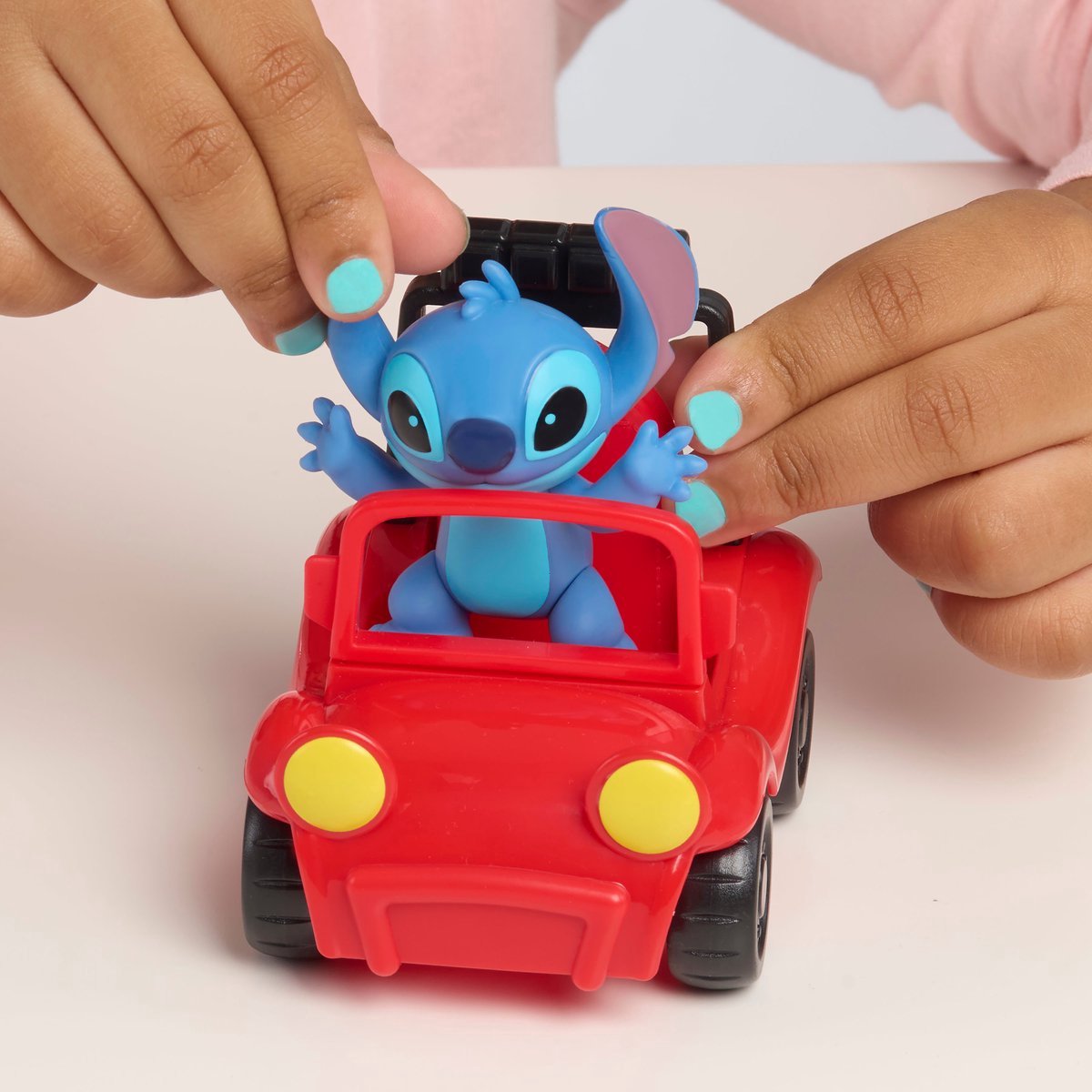 Disney Stitch strandbuggy Stitch figuur - 8 cm groot