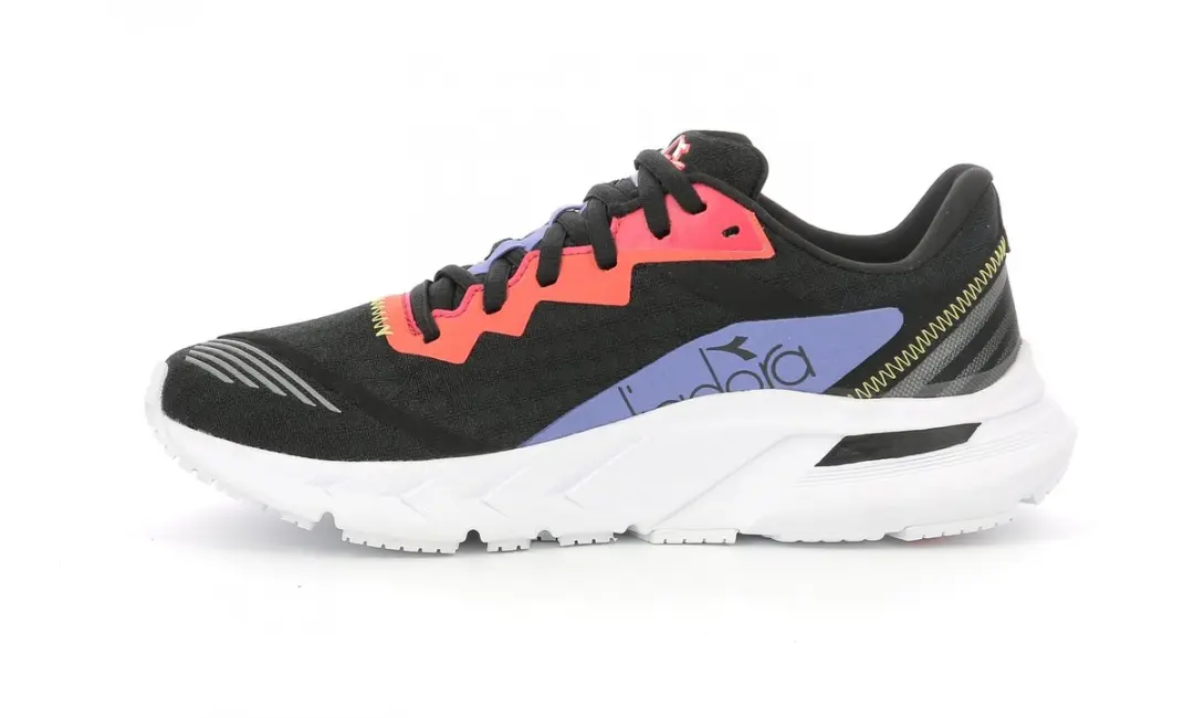 Diadora Mythos Blushield Volo 2 Loopschoenen - 37 - Zwart/Wit/Orange