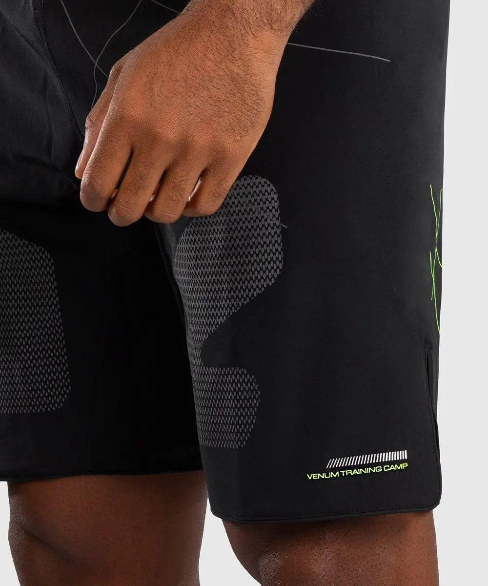 Venum Training Camp 4.0 FightShort - S - Zwart Neo Groen