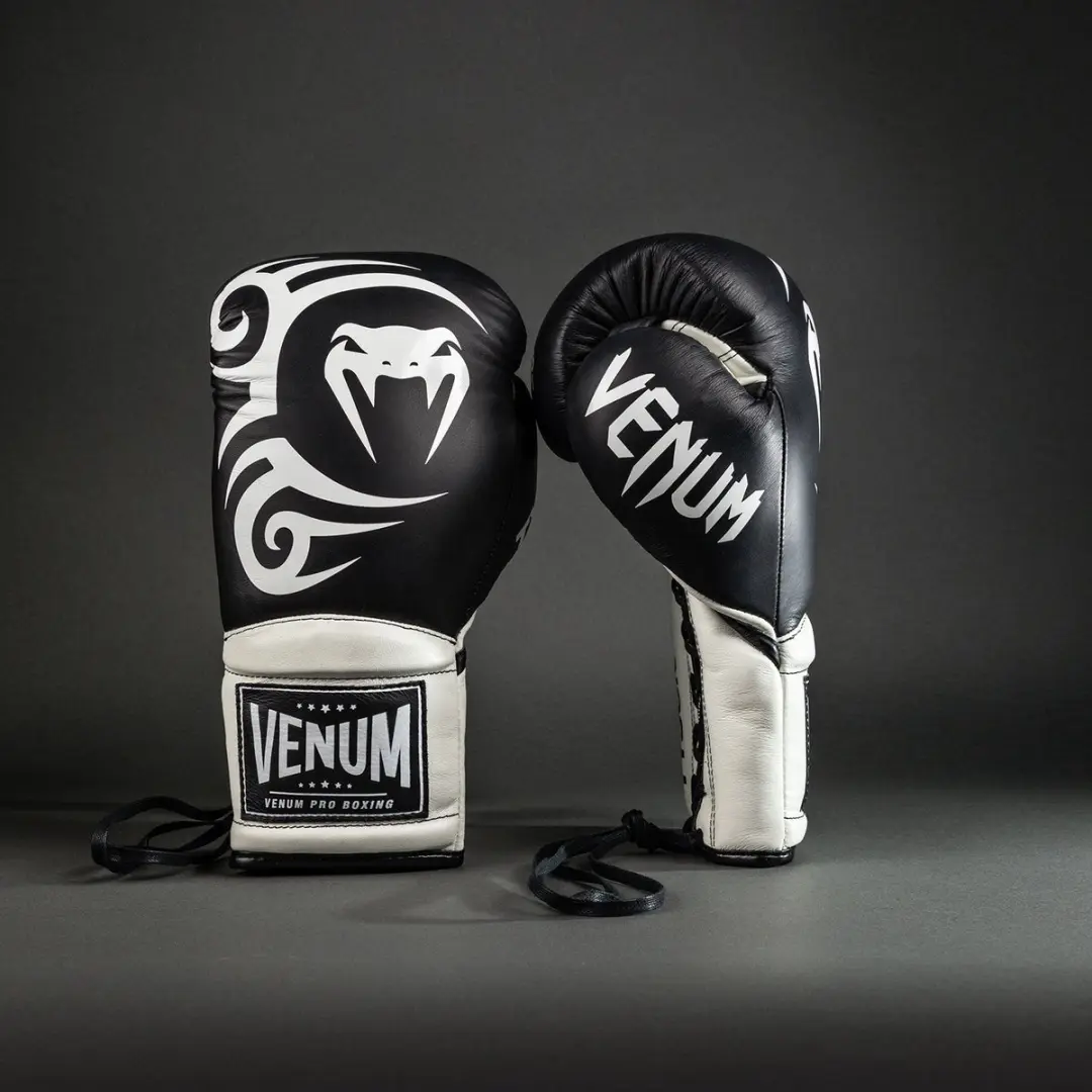 Venum Giant 2.0 Mike Tyson Bokshandschoenen 16 OZ - Zwart/Wit