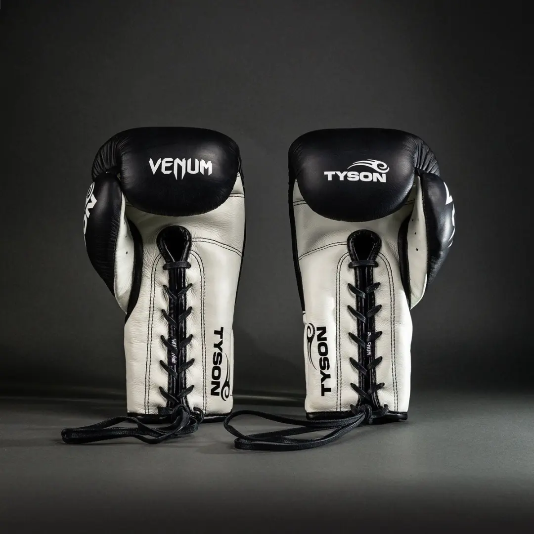 Venum Giant 2.0 Mike Tyson Bokshandschoenen 12 OZ - Zwart/Wit