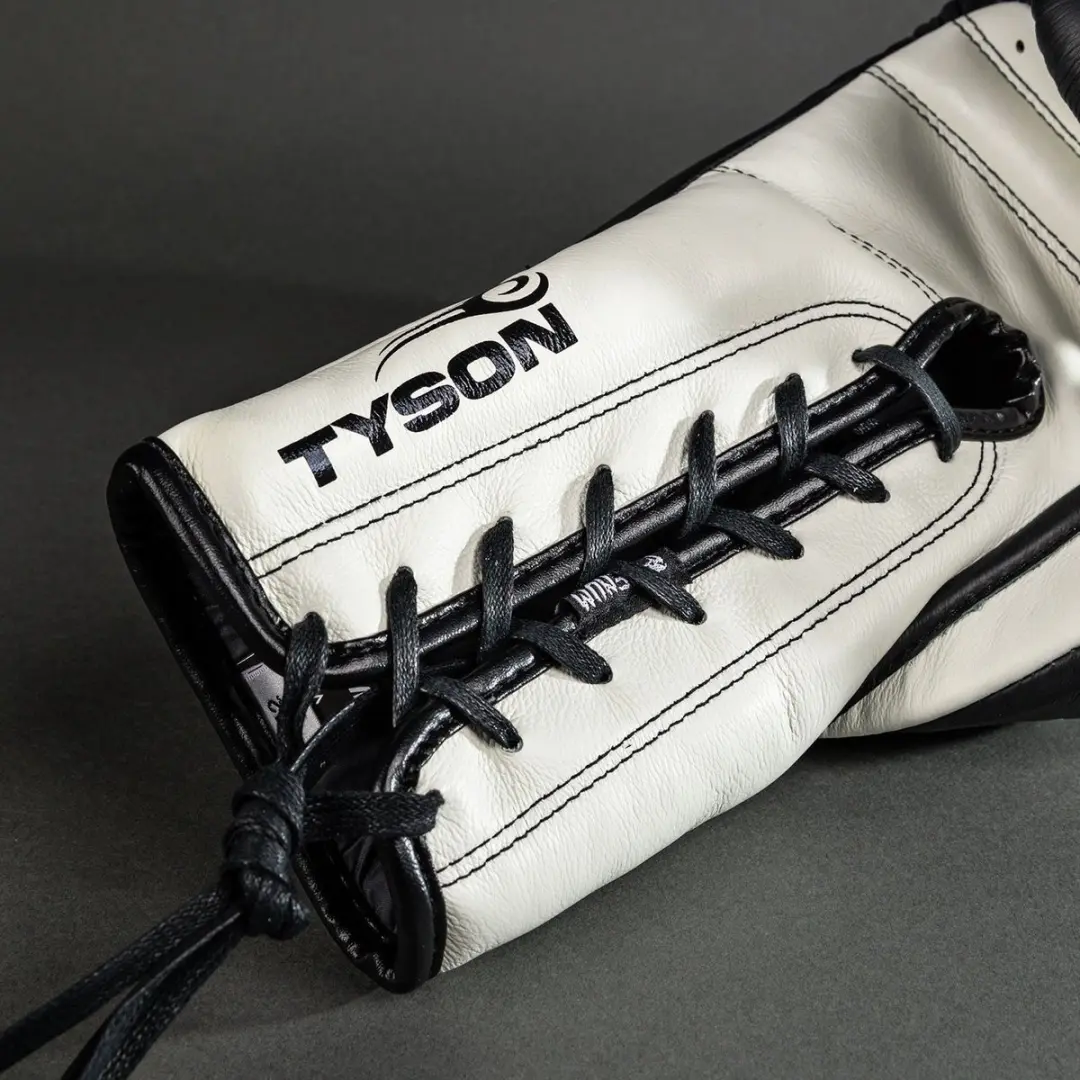 Venum Giant 2.0 Mike Tyson Bokshandschoenen 12 OZ - Zwart/Wit