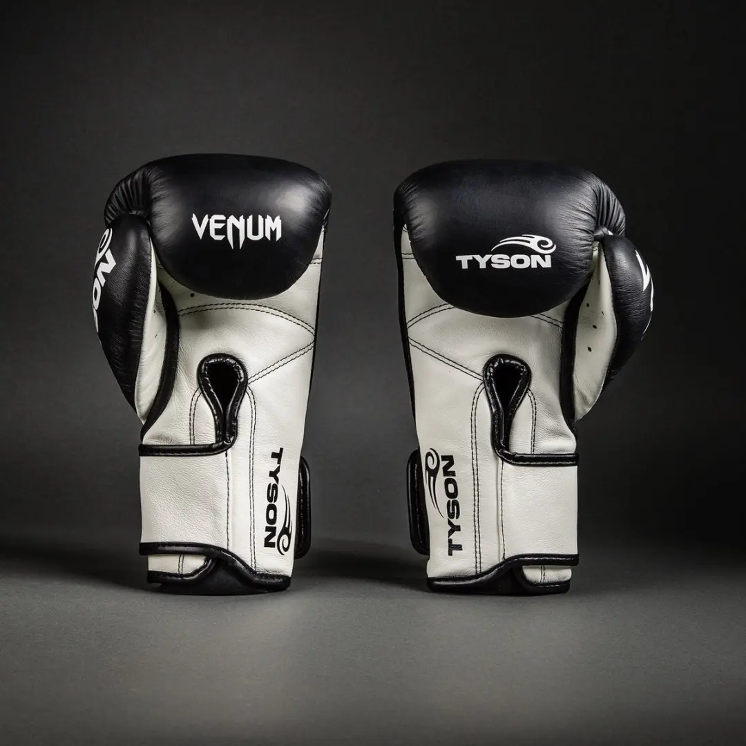 Venum Giant 2.0 Mike Tyson Bokshandschoenen 10 OZ - Diepzwart/Optisch Wit