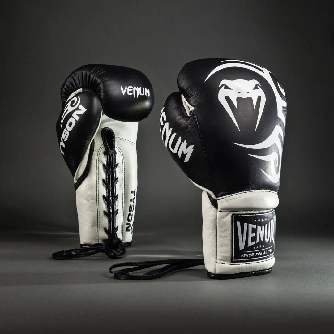 Venum Giant 2.0 Mike Tyson Bokshandschoenen 14 OZ - Zwart/Wit