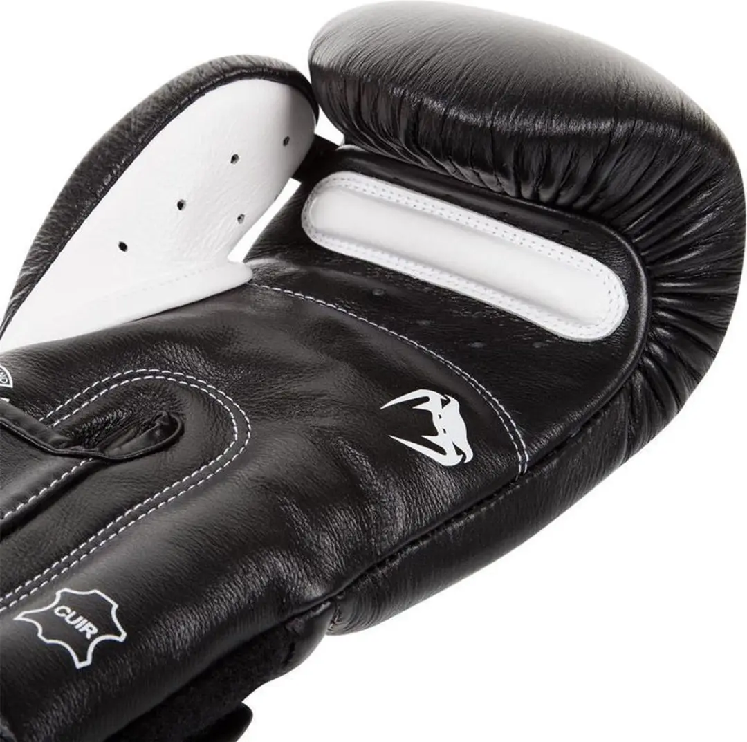 Venum Giant 3.0 Bokshandschoenen 10 oz - Zwart/Wit