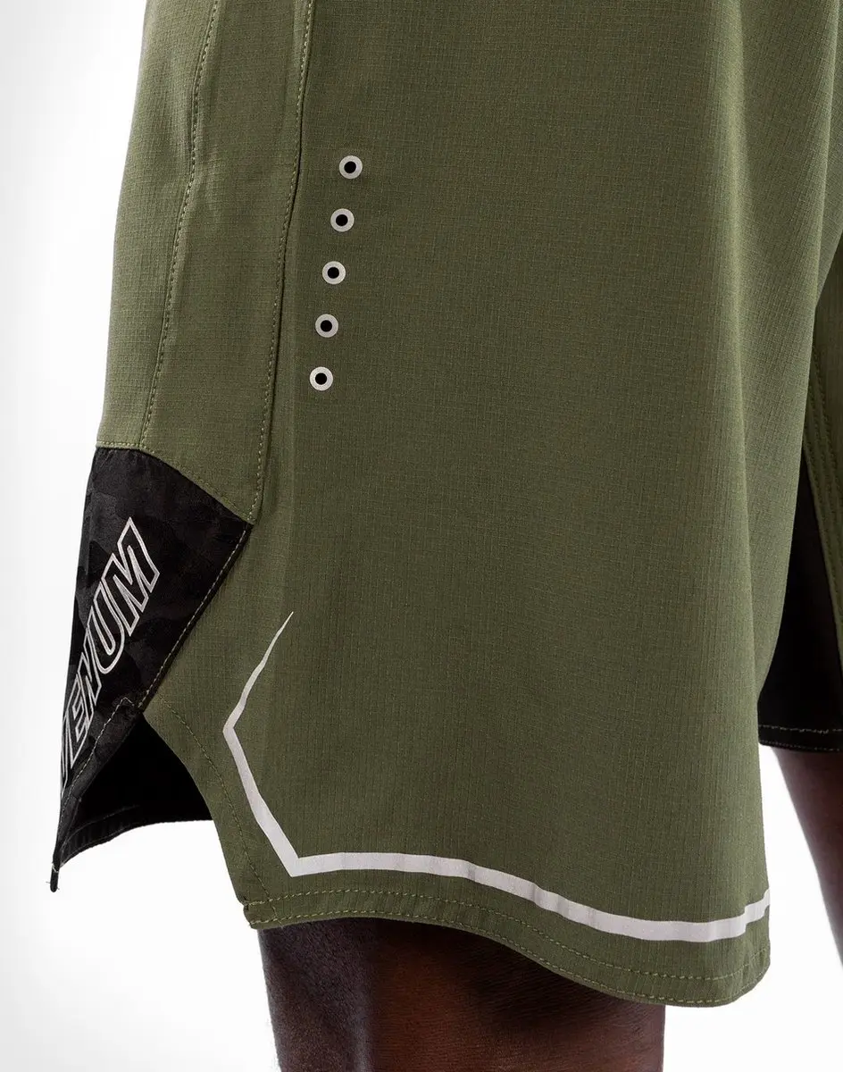 Venum Light 4.0 Fight Shorts - L - Khaki/Zilver
