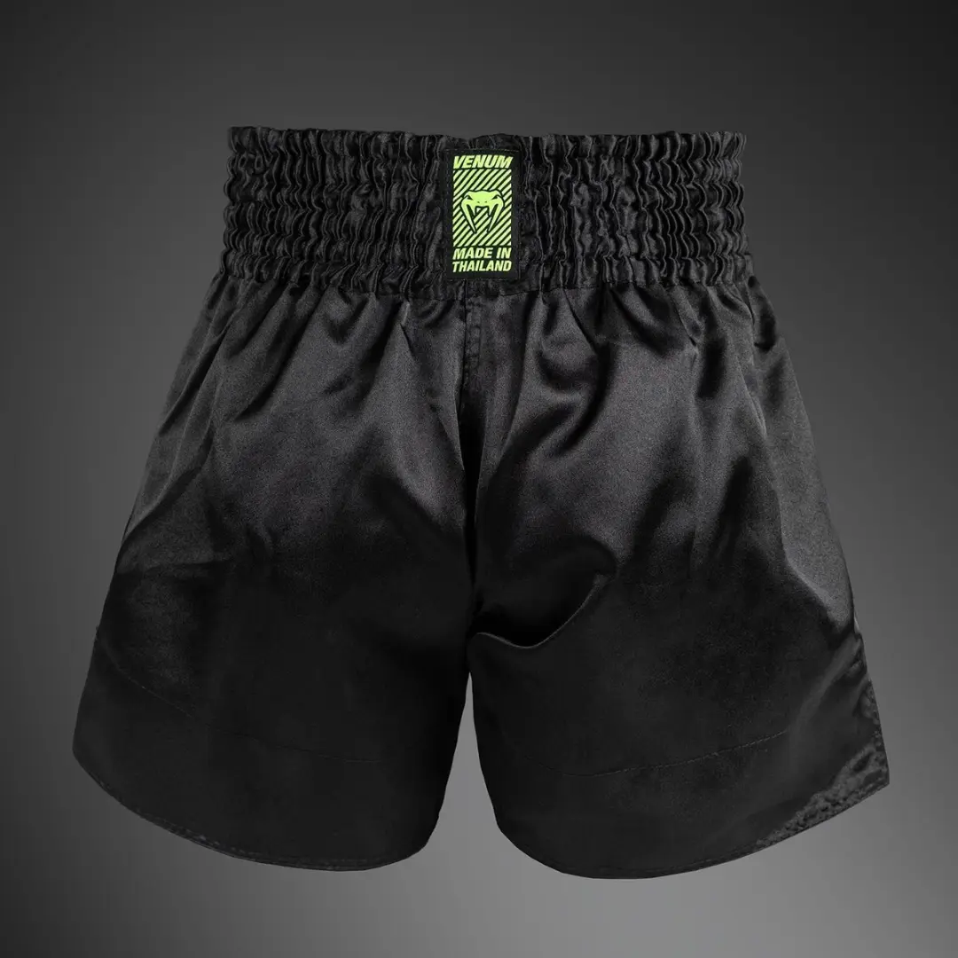 Venum Classic Evo Muay Thai Shorts S - Zwart Neon Geel