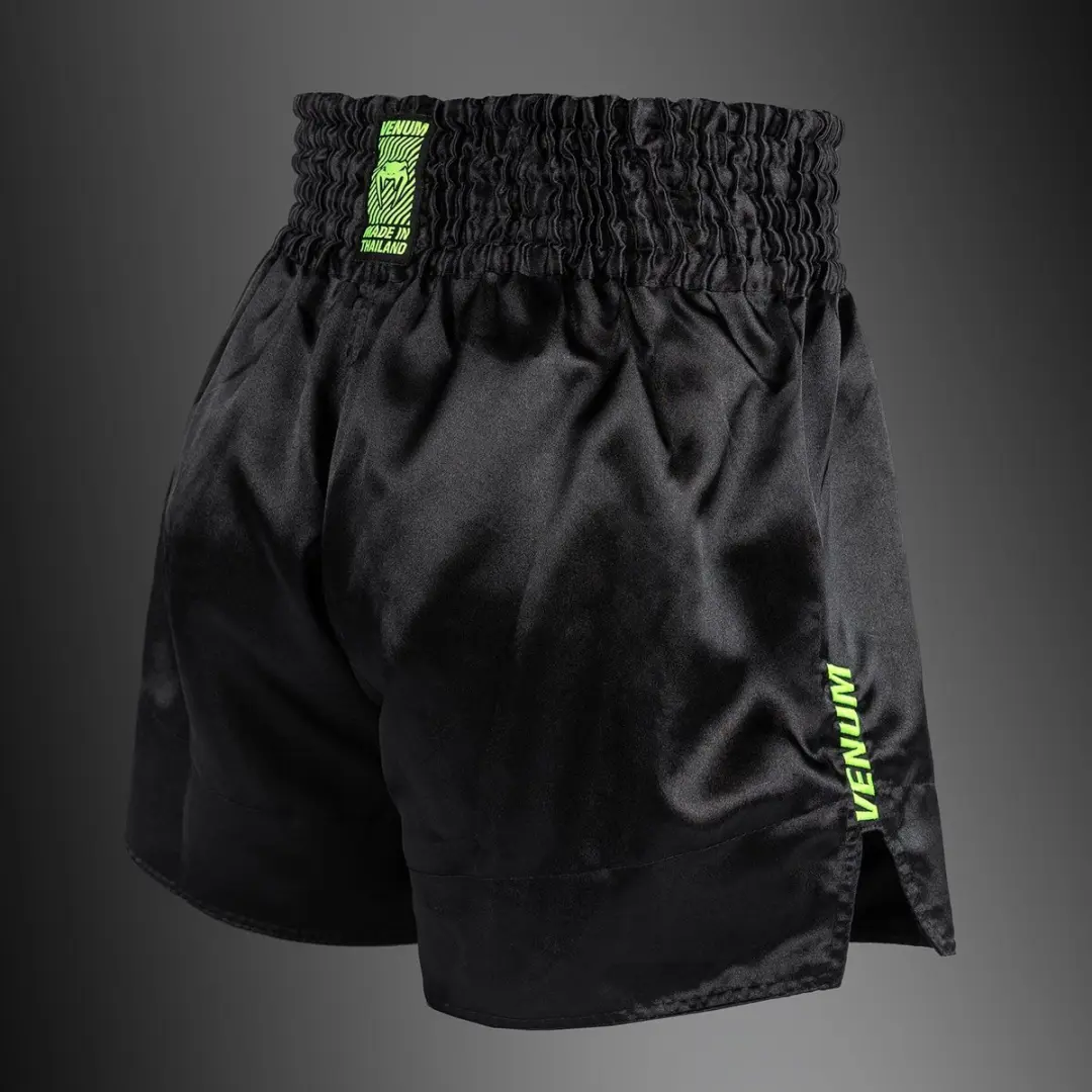 Venum Classic Evo Muay Thai Shorts S - Zwart Neon Geel