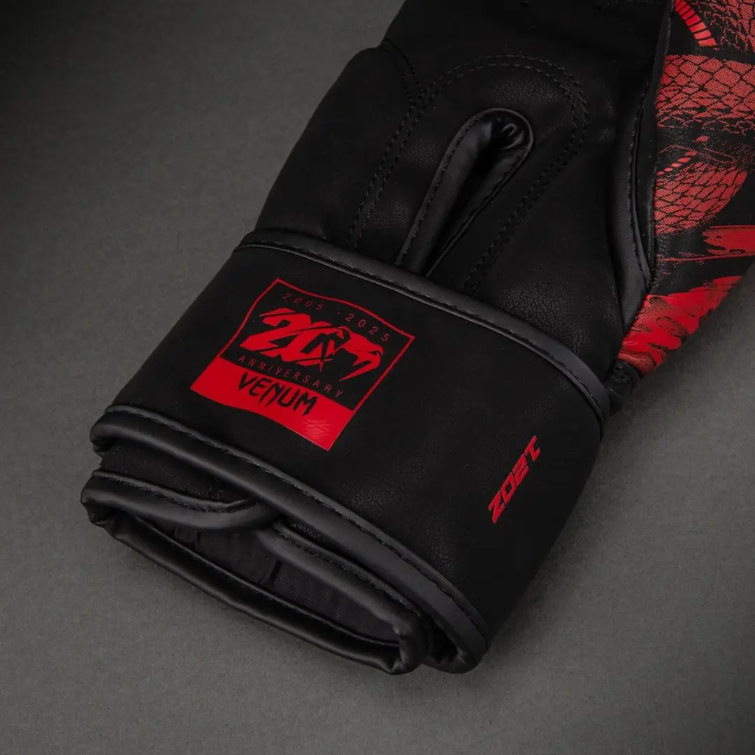 Venum 20th Anniversary Bokshandschoenen 16 oz - Zwart/Rood