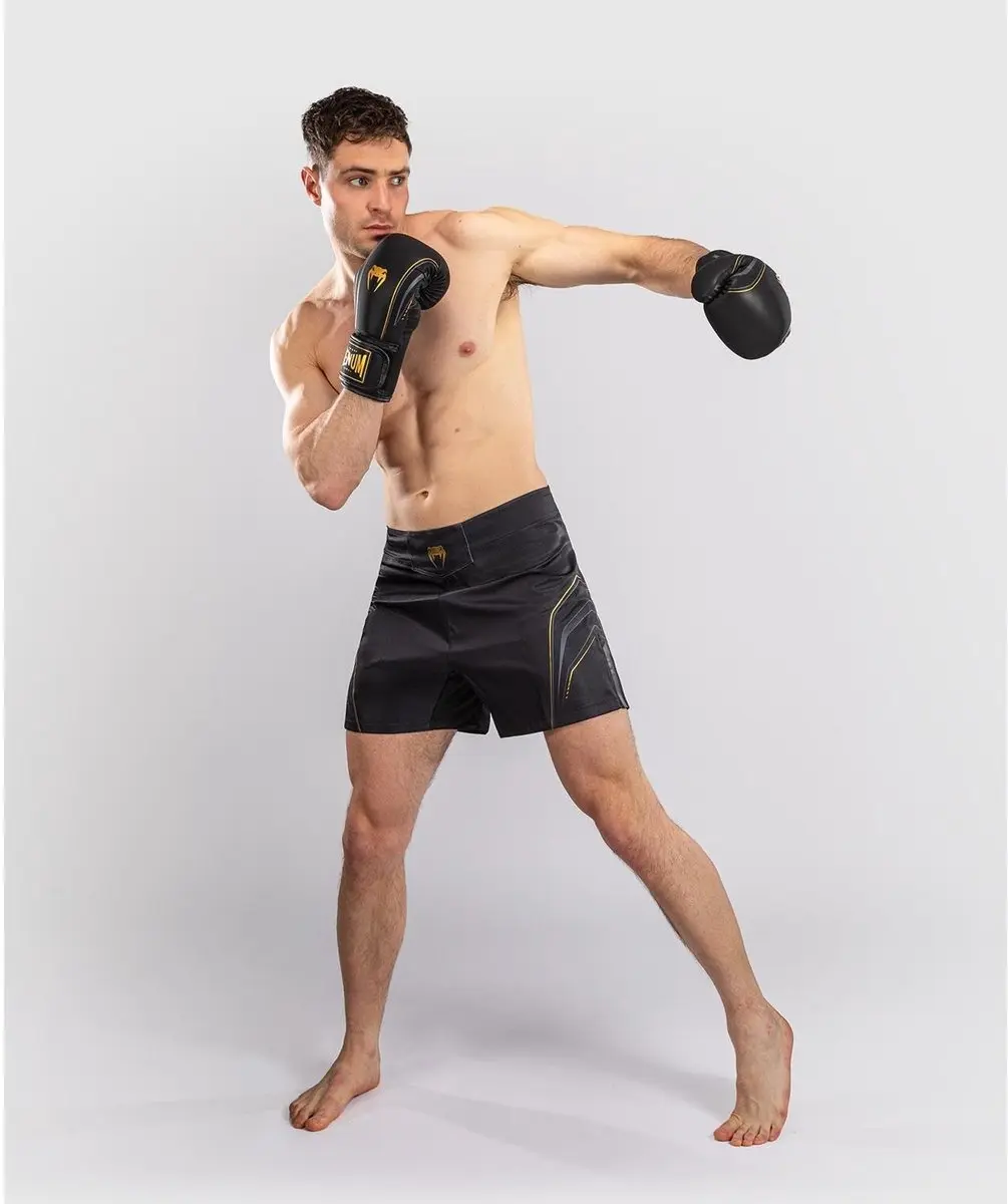 Venum Streamline Fightshorts - MMA/Kickboks Short XL - Zwart/Goud