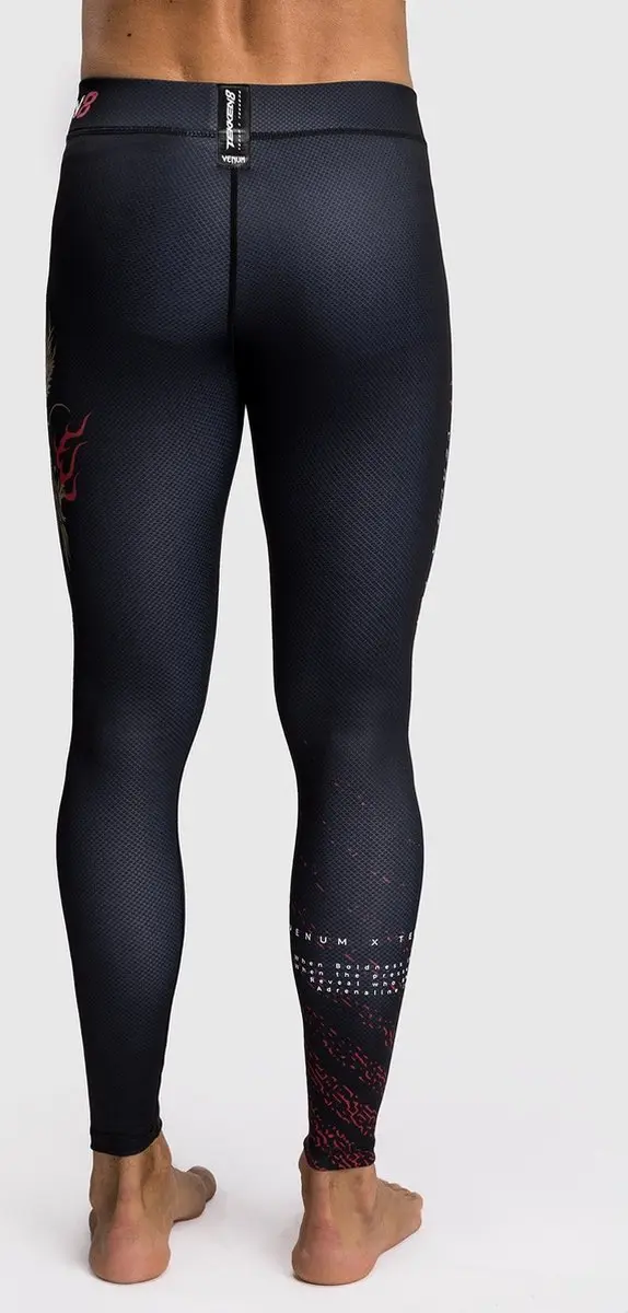 Venum Marshall Law Tekken 8 Sportlegging - L - Zwart/Rood/Goud